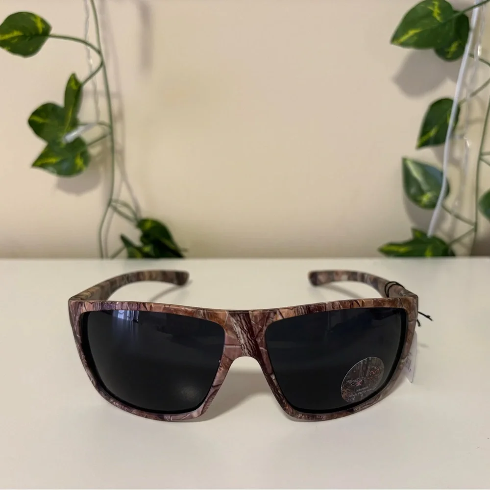 Realtree Camo Frame Sunglasses with Dark Smoke Lenses